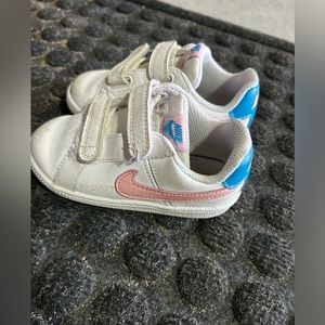 Size 7 toddler Nike runners